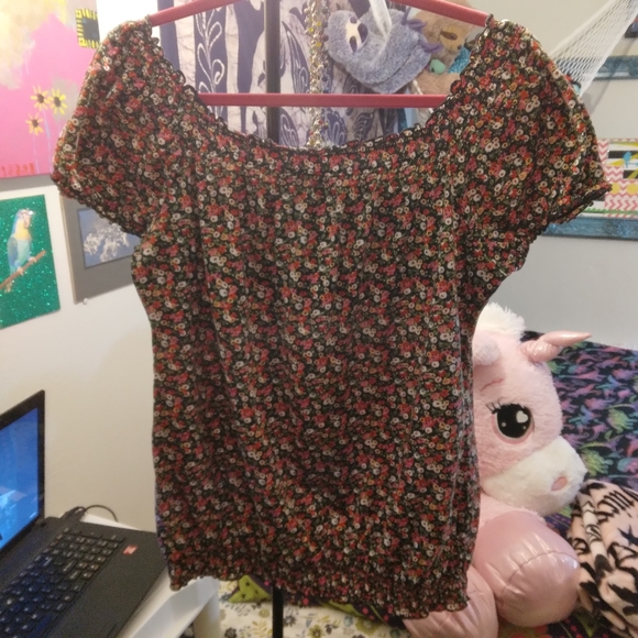 Weavers - Floral Print Ruffled Blouse - Picture 11 of 11